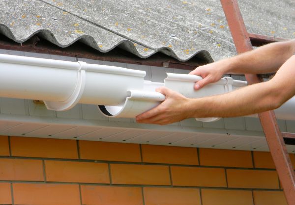Cost of Gutter Hanging in Edmond